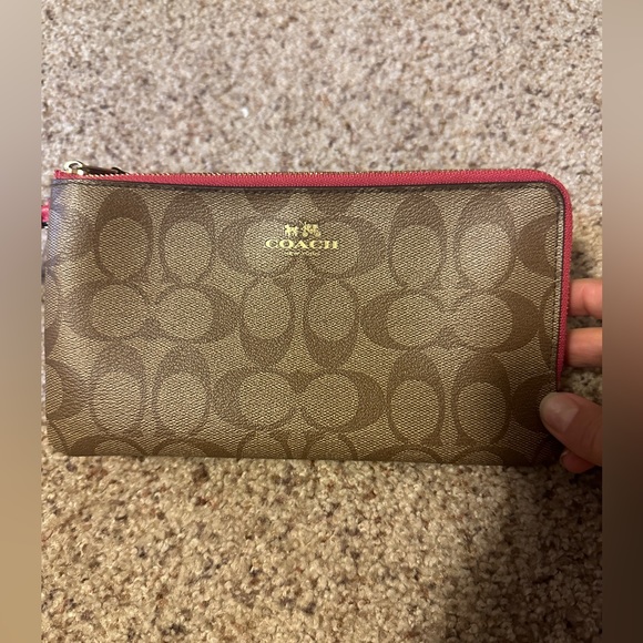 Coach Wallet/wristlet - Picture 8 of 10
